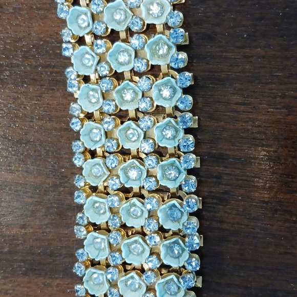 Bracelet and Clip Earring Set Goldtone and Blues - Picture 12 of 14